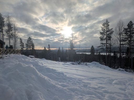 Solen på väg fram åt Bensjö hållet
